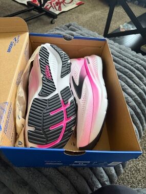 Brooks Women’s Pink, White and Black Running Shoes